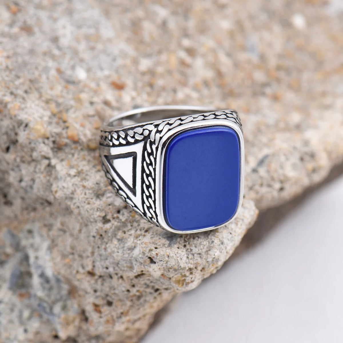 Anillo Sello Delta · 15 Piedras