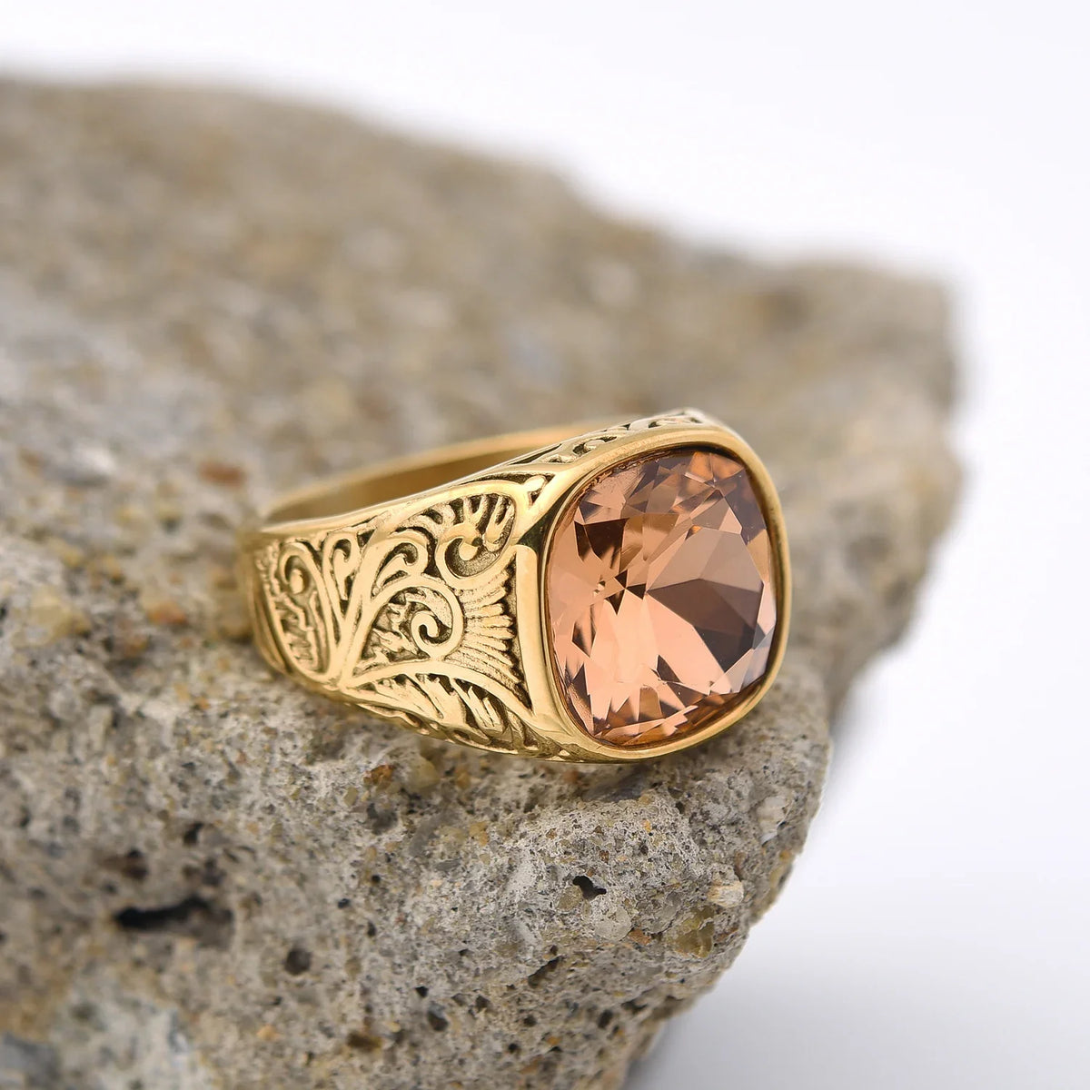 Anillo Sello Imperial Dorado · 17 Piedras