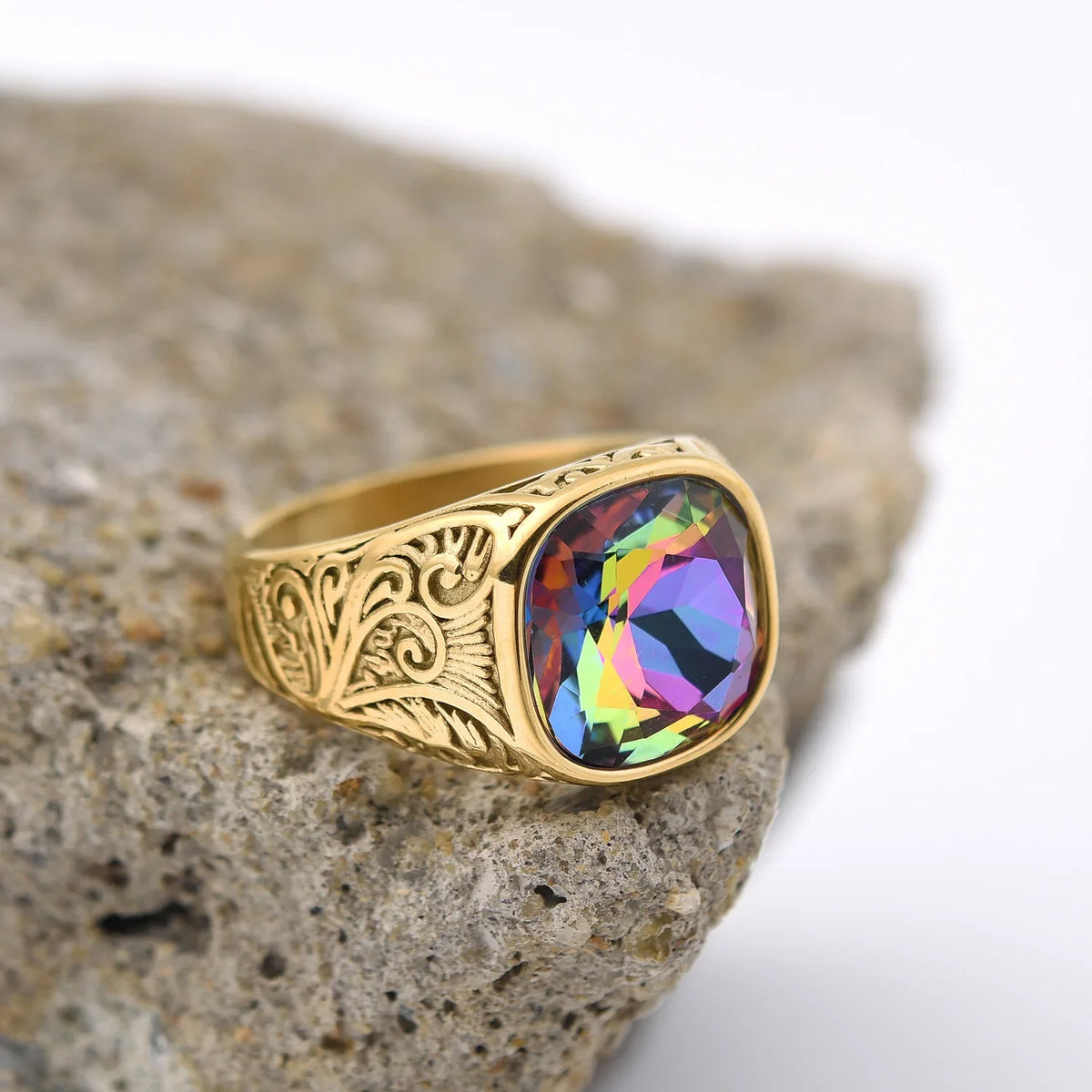 Anillo Sello Imperial Dorado · 17 Piedras