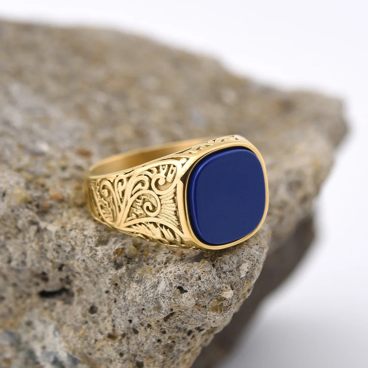 Anillo Sello Imperial Dorado · 17 Piedras