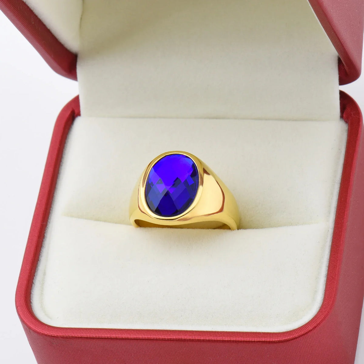 Anillo Sello Oval Dorado con Gema