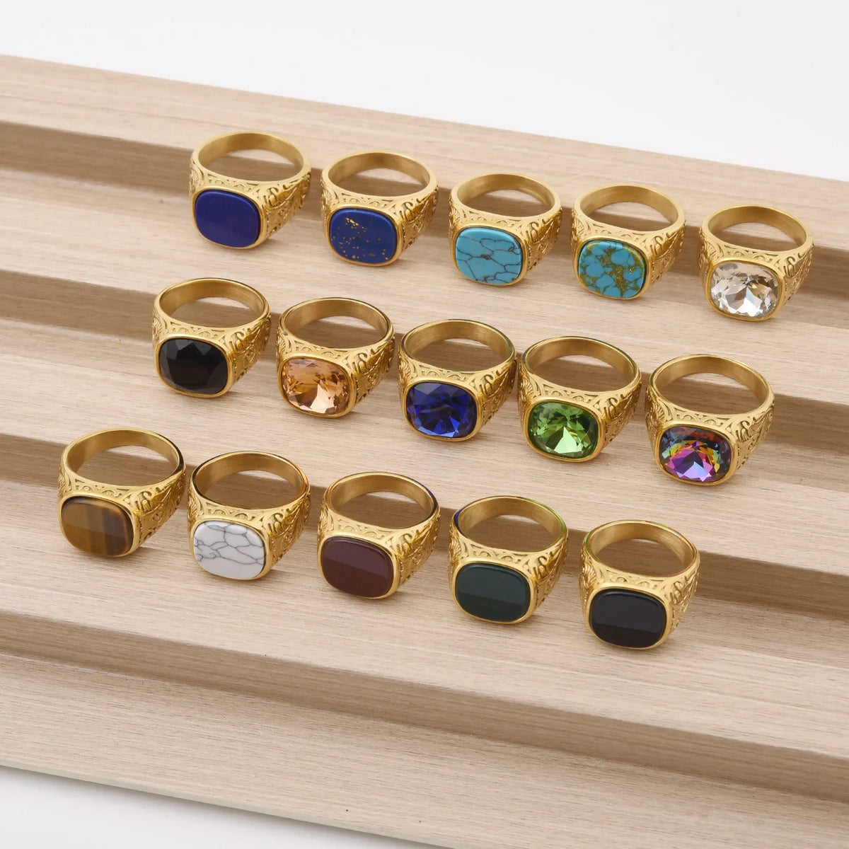 Anillo Sello Imperial Dorado · 17 Piedras