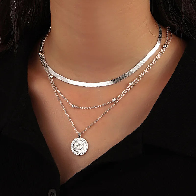Collar Minimalista con Dije · 9 Diseños