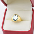 Anillo Sello Oval Dorado con Gema