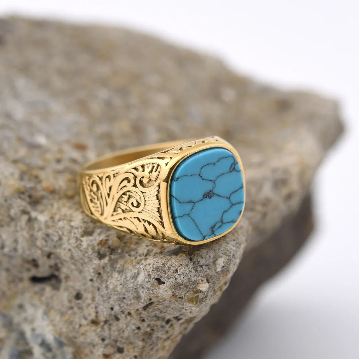 Anillo Sello Imperial Dorado · 17 Piedras