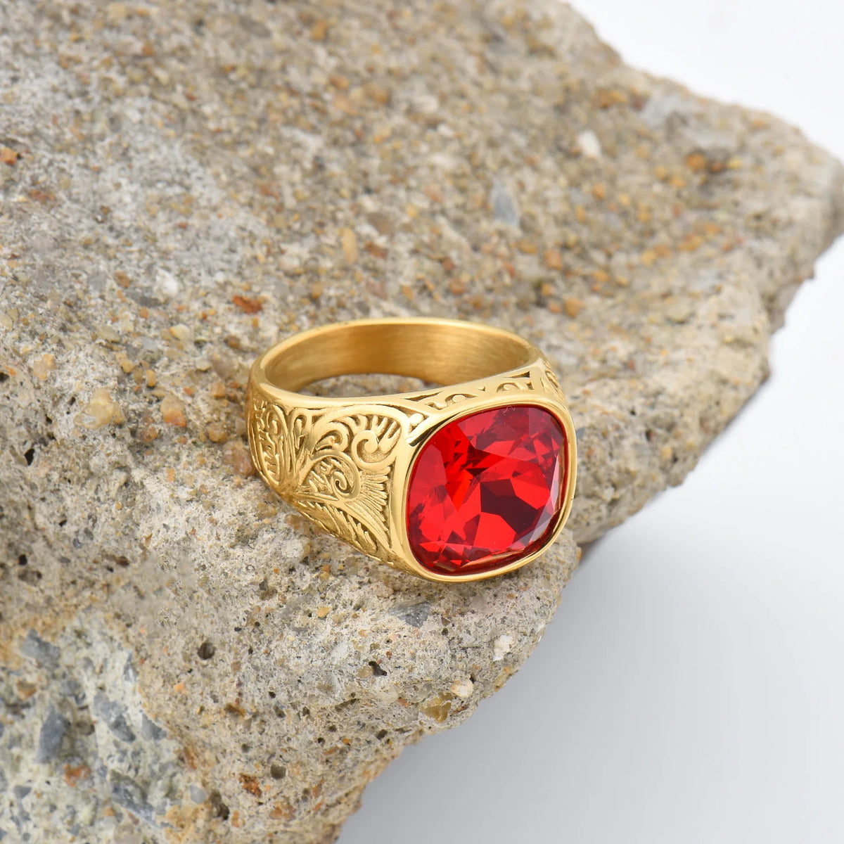 Anillo Sello Imperial Dorado · 17 Piedras