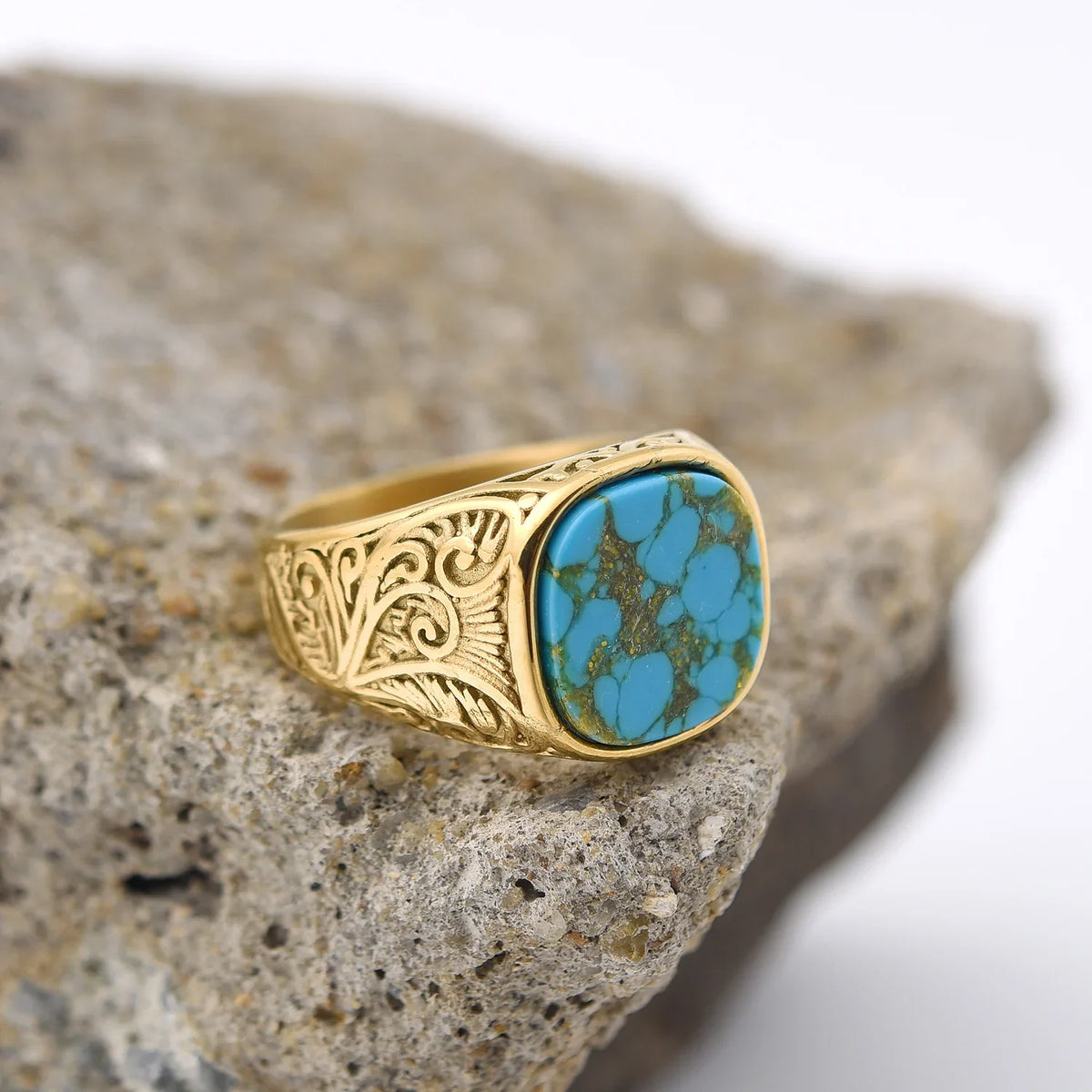 Anillo Sello Imperial Dorado · 17 Piedras