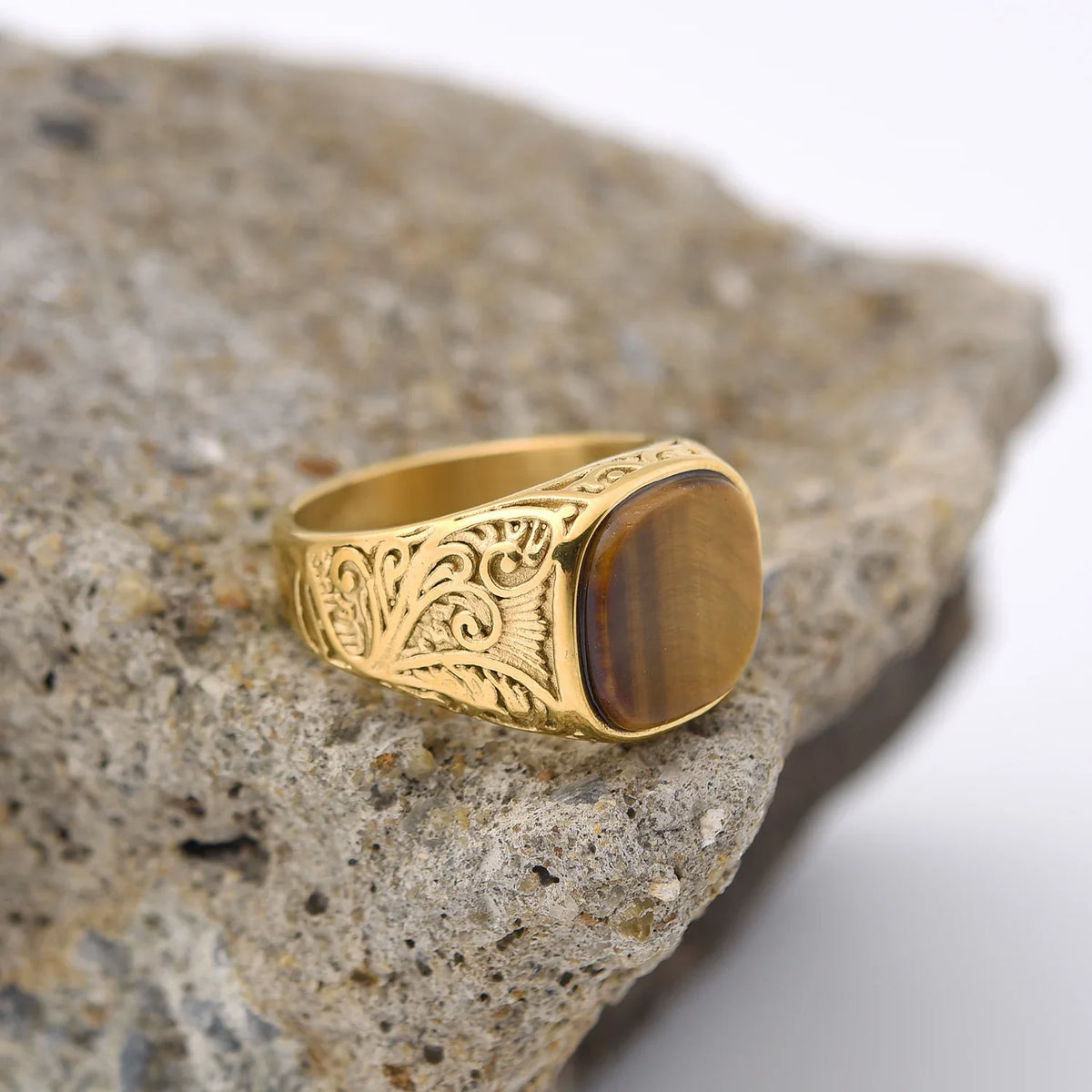 Anillo Sello Imperial Dorado · 17 Piedras