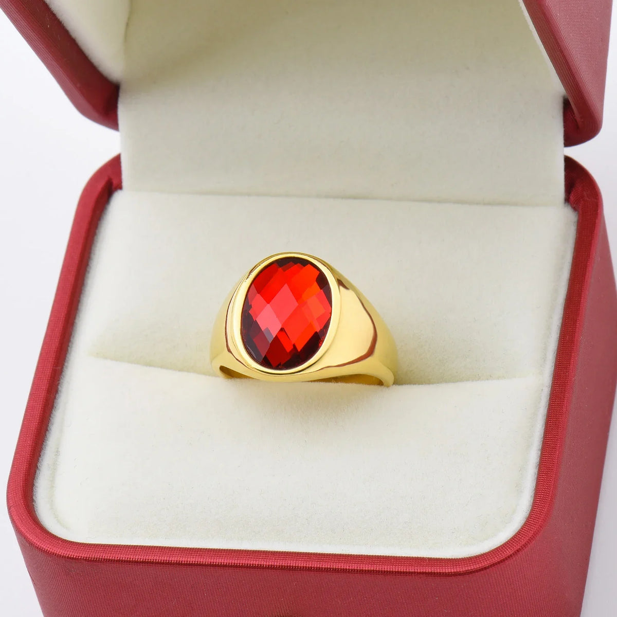 Anillo Sello Oval Dorado con Gema